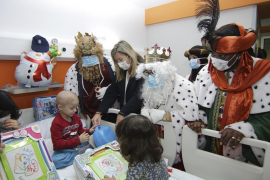 Visita dels Reis d’Orient als infants ingressats en les unitats pediatria i obstetrícia.