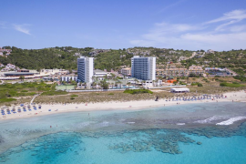 El GOB Menorca considera un «error històric» perpetuar les torres de Son Bou