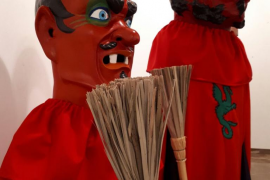 Els dimonis poblers renoven els seus vestits.