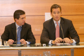 Jaume Matas i Iñaki Urdangarín, durant una roda de premsa sobre l'Institut Nóos l'any 2005.