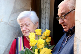 Cent roses grogues pels cent dies de presó dels Jordis