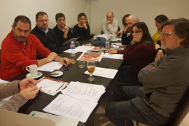 Alguns dels membres de la candidatura durant una reunió.
