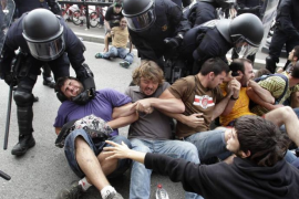 Comencen les investigacions a dos agents de la policia espanyola per les càrregues de l’1-O