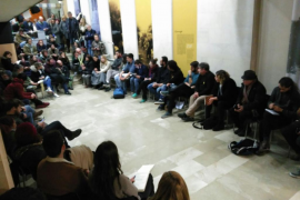 La solidaritat amb Valtonyc desborda Can Alcover