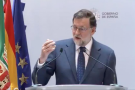 [VÍDEO] Mariano Rajoy es torna a embullar parlant en una intervenció