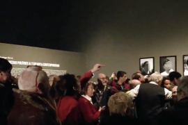 [VÍDEO] Crits de «llibertat presos polítics» a la inauguració a Lleida de l’obra censurada a ARCO