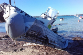 Formentera retira 13 embarcacions abandonades al litoral de l'Estany des Peix