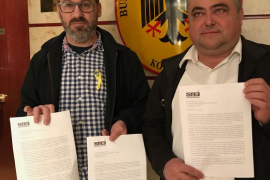 L'STEI entrega una carta al Consolat d’Alemanya a Palma arran de la detenció de Puigdemont