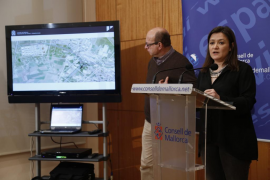 L consellera de Territori i Infraestructures, Mercedes Garrido, i el secretari tècnic del Departament, Jaume Colom