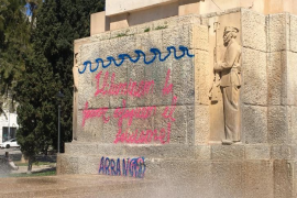 Apareixen pintades a sa Feixina: «Il·luminem la foscor, ofeguem el feixisme»