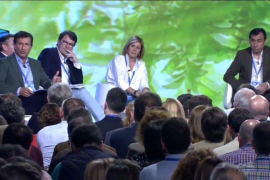 Company durant la seva intervenció en el conclave del PP a Sevilla.