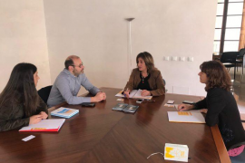 La Plataforma per la Llengua i el Govern es reuneixen per analitzar la situació del català