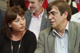 La presidenta Armengol al costat del senador Antich en una imatge d'arxiu.