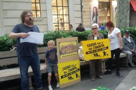 Imatge de la protesta celebrada avui per 'Ciutat per a qui l'habita'.