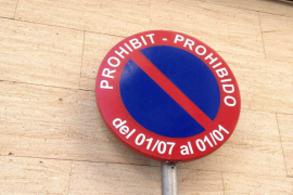 L'actual llei de política lingüística protegeix i garanteix la retolació només en català