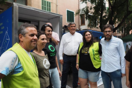 Sus a 'Per una mar sense plàstic' amb una demostració del sistema de devolució d'envasos