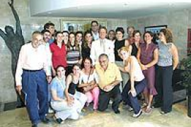 L'equip s'entrevistà amb l'actor i amb Pere Serra durant una visita a la planta impressora d'UH.