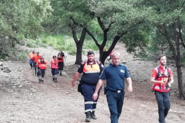 Prop de 20 persones cerquen, sense èxit, l’avioneta a la finca de Ternelles