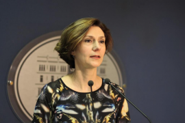 Bel Oliver, secretària d'Estat de Turisme, en una roda de premsa del Parlament.