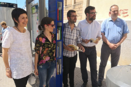 Instal·len 'biblioparades' per fomentar la lectura mentre s'espera l'autobús