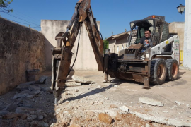 Balboa celebra l'obertura de la fossa d'Alaró: «Es tanca un capítol fosc de la història»