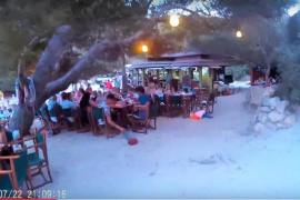 [VÍDEO] Denunciats els barets de tres platges de Felanitx per ocupació excessiva i il·legal de l'espai públic