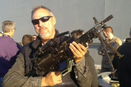 R.Domingo apareixia en el seu perfil de Facebook amb diverses armes, algunes de gran calibratge.