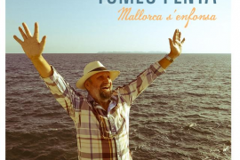 Tomeu Penya posa música i lletra, «sense dramatisme», a la massificació de Mallorca