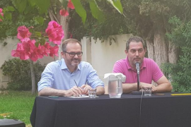 [VÍDEO] El vicepresident del Parlament de Catalunya es nega a encaixar la mà amb Felip VI