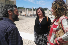 Exhumaran una persona que fou enterrada a una capella precintada pel Govern al cementeri de Porreres