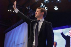 Casado proposa il·legalitzar els llaços grocs en els carrers