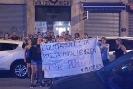 Imatge de la pancarta amb el lema #ProuImpunitat desplegada al Casal Popular Voltor Negre.