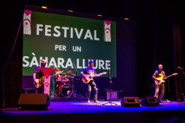 El grup Ramon Rosselló & Ramonics donaren marxa amb el seu incisiu ritme i música.