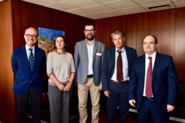 Noguera s’informa sobre l’experiència del transport públic elèctric de Barcelona