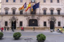 Cort retorna els sis dies de permís per assumptes propis als treballadors municipals