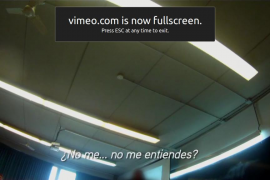 Moment d'una de les pel·lícules de David Valls on es llegeix '¿No me entiendes?'