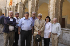 El sacerdot Josep Noguera, a l'esquerra, va dedicar el temps de la jubilació al voluntariat a la presó de Palma, amb activitats amb els interns del centre penitenciari.