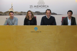 Imatge dels representants del Govern i el Consell de Menorca.
