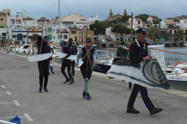 Salvem Portocolom ha realitzat una performance davant la nova rampa del port. 