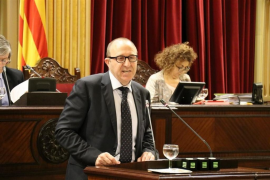 Demanen que els vehicles que normalment circulen per les Balears tributin