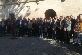 Minut de silenci en el Consolat per la dona assassinada divendres a mans de la seva exparella.