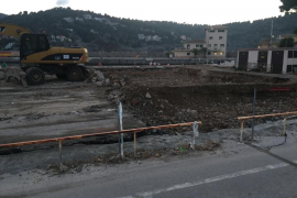 Les obres de la llotja de pescadors, encara en fase d'excavació