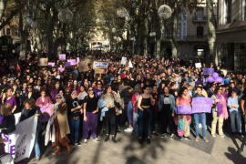 Milers de persones a la manifestació de Palma del Dia per l'Eliminació de la Violència contra la Dona