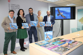 Medi Ambient presenta el llibre 'Entre ones i penyes. Els aucells marins protegits de les Balears'