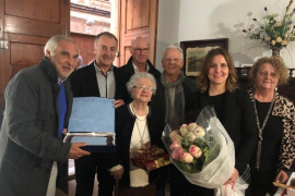 Llucmajor ret homenatge a una veïnada centenària