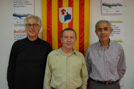 L'Escola és un ens municipal «que té per finalitat fomentar i ensenyar la llengua catalana, pròpia de les Illes Balears, i la cultura autòctona» i per això premia cada any les persones o col·lectius que promouen i treballen per aconseguir aquests objectius.