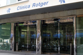 La Clínica Rotger et dóna cita en castellà i anglès, però no en català
