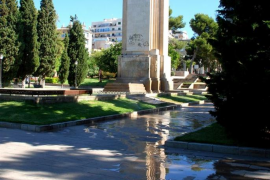 La Fundació Nacional Cercle Balear (FNCB) ha assenyala que l'acte administratiu aprovat compta amb «prou irregularitats, entre les quals destaquen falsedats històriques».