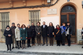 Una placa recorda des d'aquest divendres les figures de Josep Maria Llompart i Encarnació Viñas a Palma