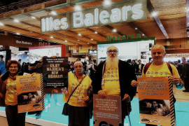 Ecologistes parodien a Fitur la promoció turística del Govern amb cartells